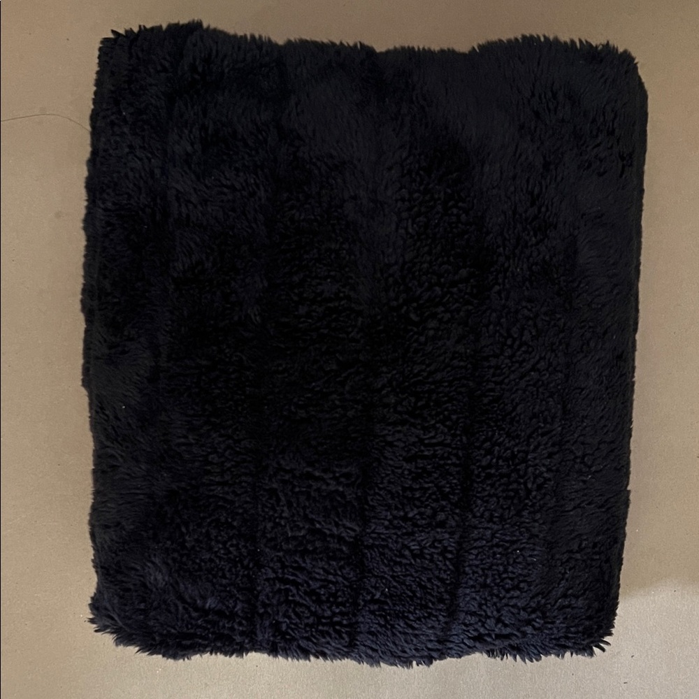 Elegant Black Faux Fur Throw Blanket